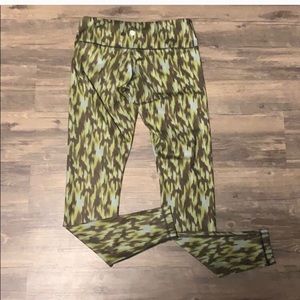 Rare print Lululemon size 8 leggings